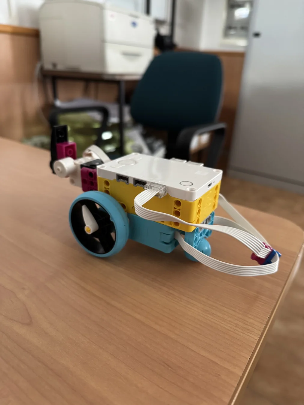 Robot LEGO SPIKE realizzato durante le attività di robotica